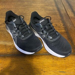 Women’s Asics gel-excite 8 size 8